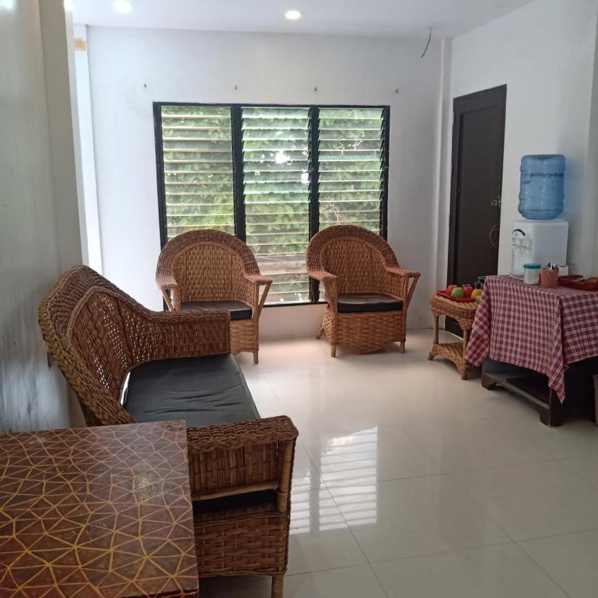 Chelle'S Apartelle-Inn El Nido Exterior photo