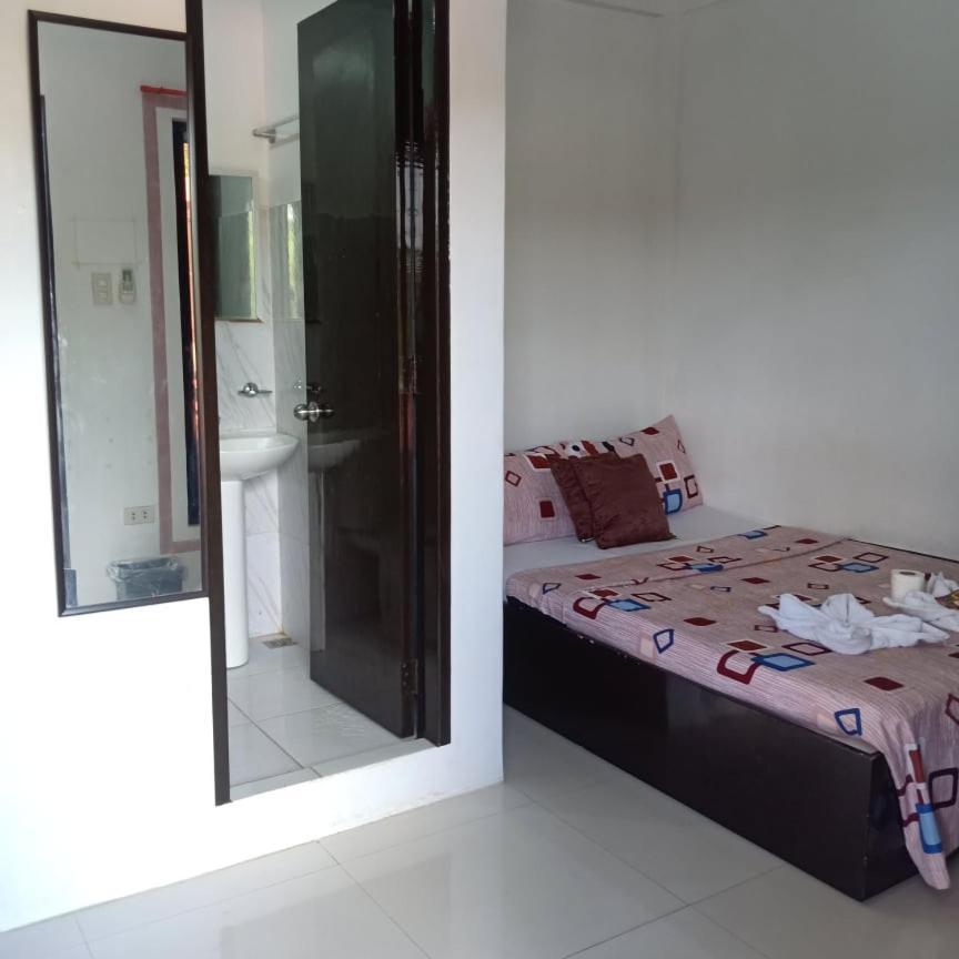 Chelle'S Apartelle-Inn El Nido Exterior photo